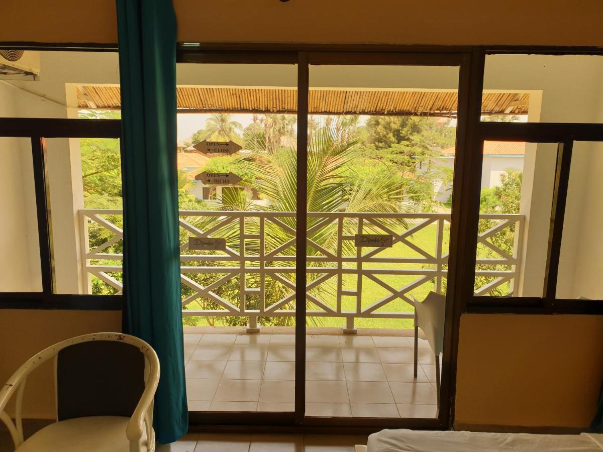 Djembe Beach Resort Кололи Екстериор снимка
