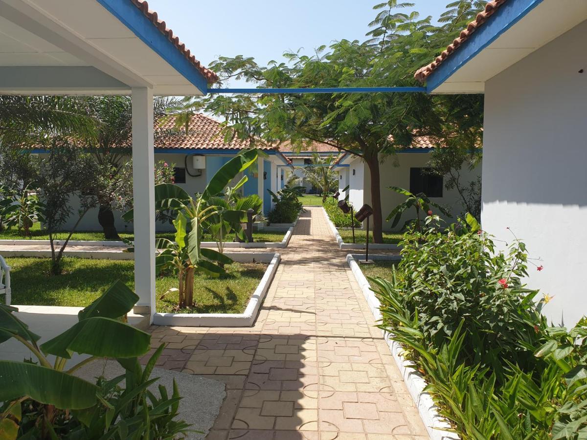 Djembe Beach Resort Кололи Екстериор снимка