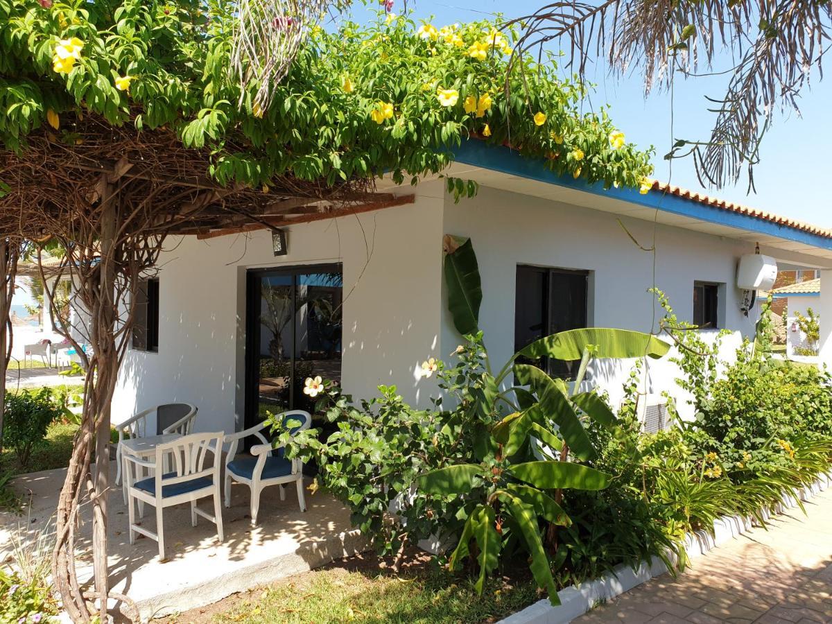 Djembe Beach Resort Кололи Екстериор снимка