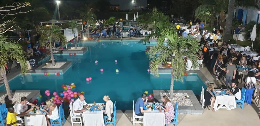 Djembe Beach Resort Кололи Екстериор снимка